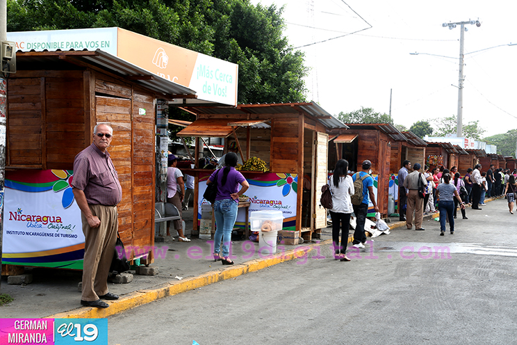 Comerciantes de la UCA satisfechos con nuevos quioscos